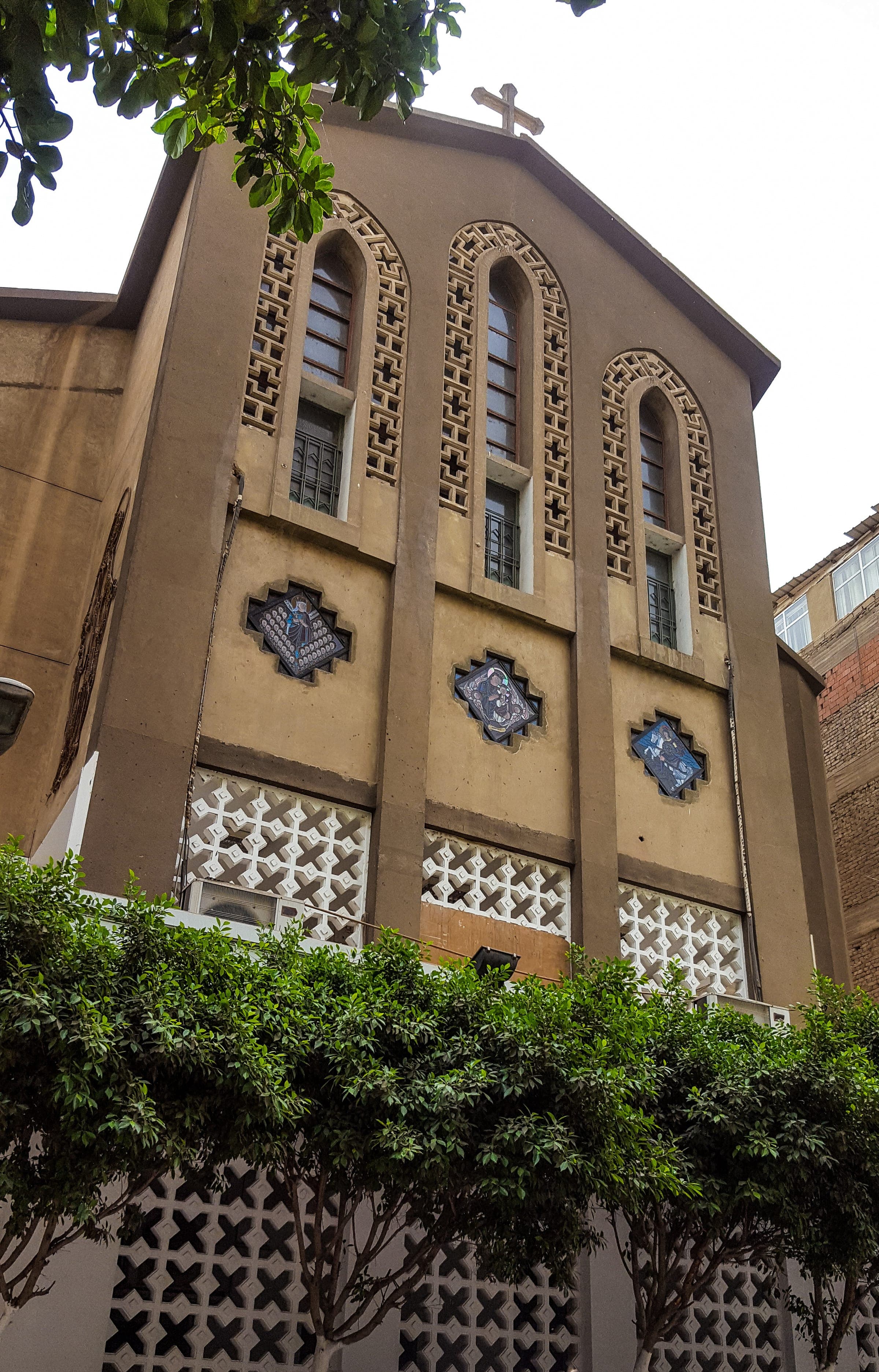 واجهة كنيسة في وسط القاهرة