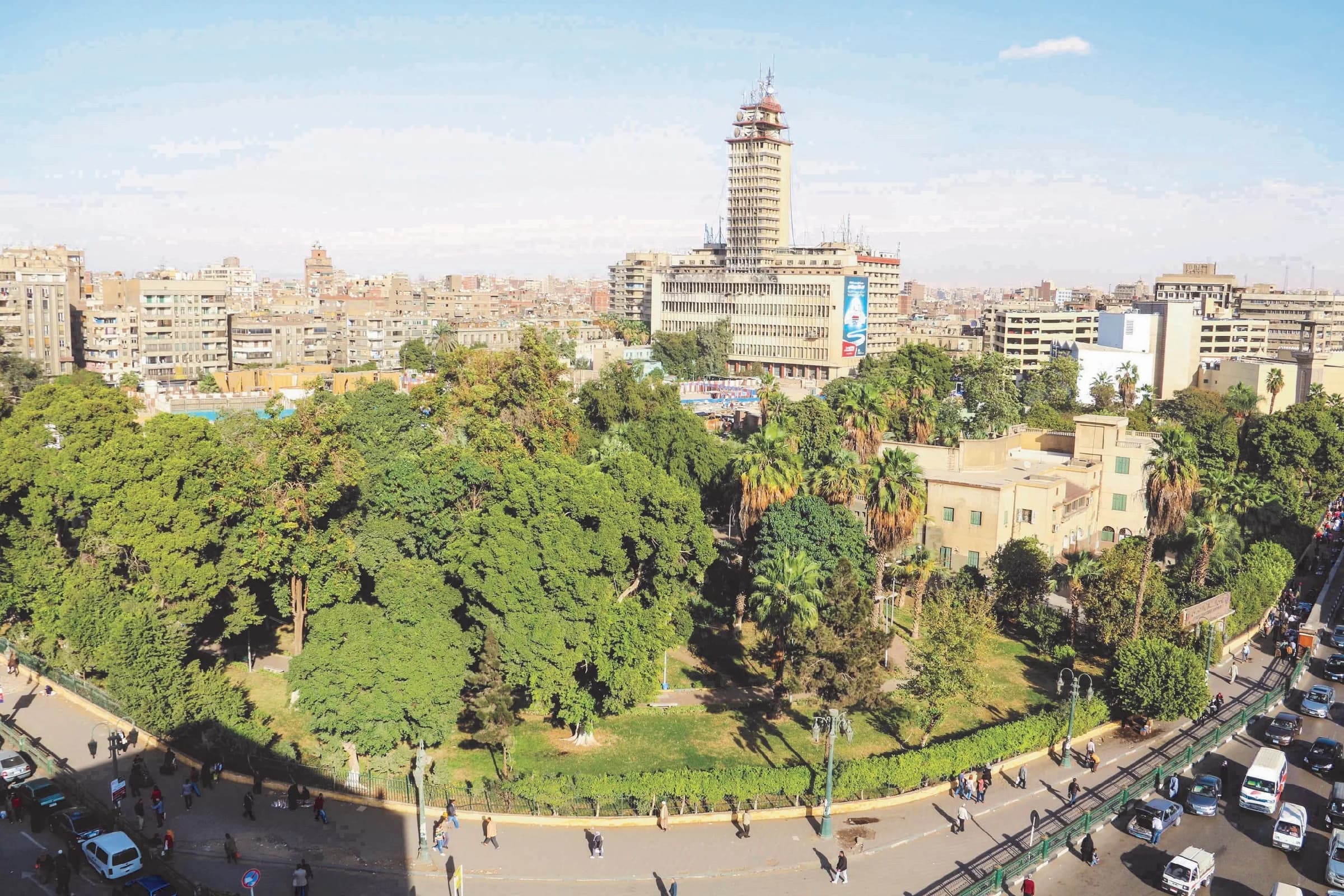 حديقة الأزبكية في وسط القاهرة