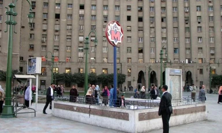 مدخل محطة مترو السادات بميدان التحرير، القاهرة